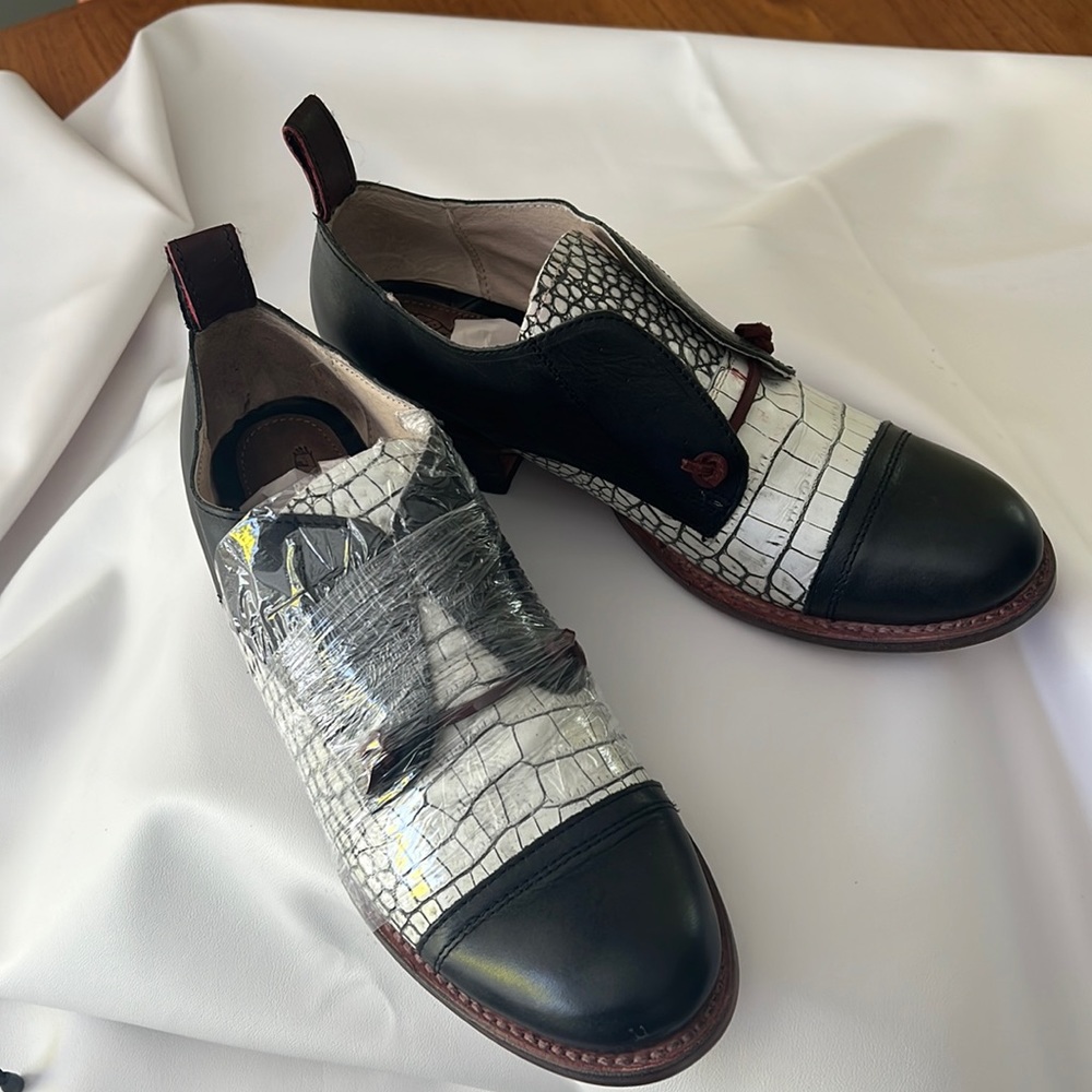 New Mabel Freebird Shoes! In the box! Size 10